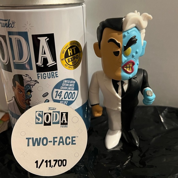 Funko Vinyl Soda Two Face Common - Picture 2 of 3